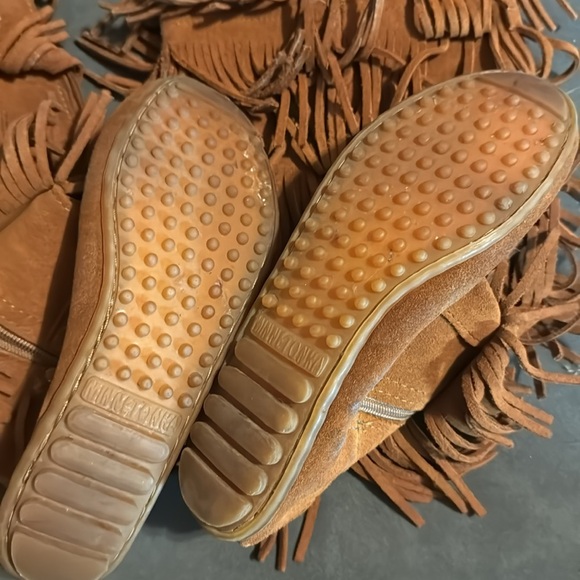Minnetonka Fringe Brown Boot Moccasins - Picture 4 of 5